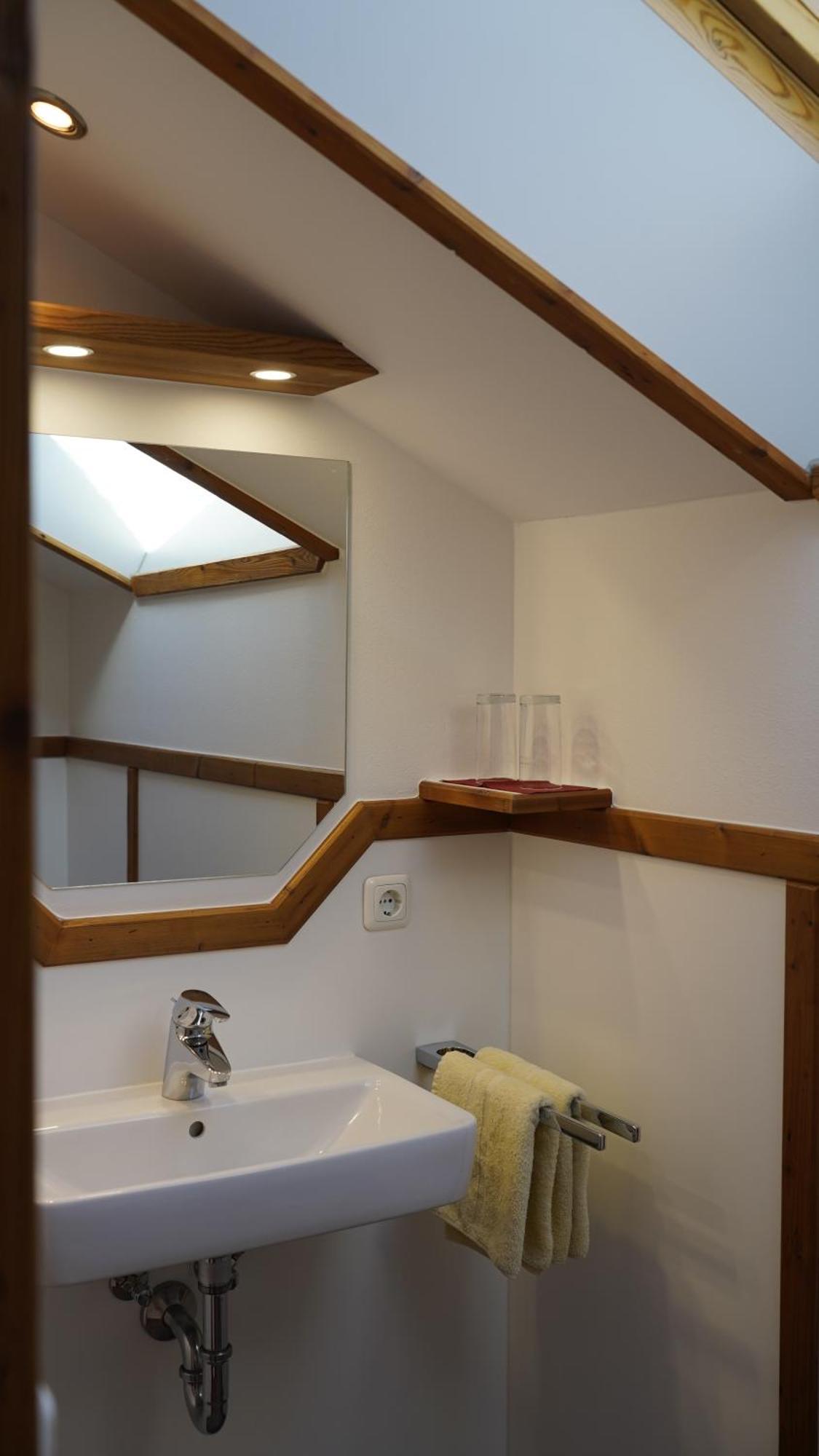 ホテル レストラン フリューリングスガルテン フュッセン 部屋 写真